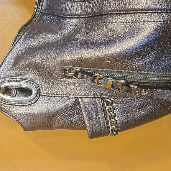 NWT B. Makowsky Metallic Leather Silver Women's Shoulder Bag - Picture 2 of 12